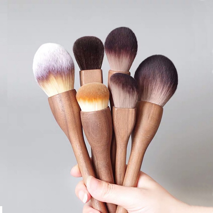 Blush Brush Contouring Powder Foundation